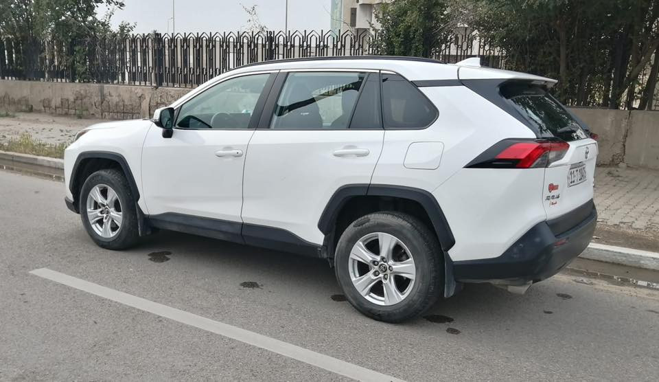 راڤ فور ٢٠١٩ le رقم بغداد
وارد كندي 
عداد ٨٧ الف ميل 
داخله للعراق كلين تايتل 
وبالعراق بيها حادث بسيط امامي بدون ايرباك
مواصفات السيارة 
فور ويل
تحديد مسار 
مانع تصادم
نقطة عمياء
تدفئه كشنات
هاند بريك كهربائي اوتو هولد
٦ وضعيات قيادة
محرك بانزين ٢٥٠٠
كير atm (٨) سرع
تحكمات ستيرن جهتين
شاشه اصلية بلادية 
شاشه قرائه اعطال
تخم تاير محرك وكير مكفولات 
سونر معروض ويا المنشور
سياره بلادية خير من الله بأسمي 
السعر ١٩٥ و بي مجال
***********
