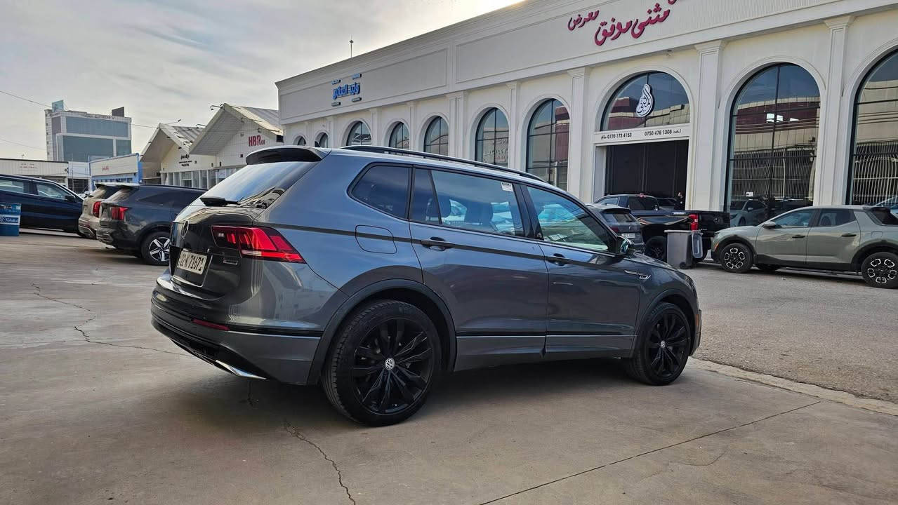 السلام عليكم 
Tigwan R-line se 2021
المسافة ٧٠ الف مايل
المواصفات ار لاين معروفة
حادثها باب خلف السكن يعني بجم والصندوق كبس والحادث بسيط ..
فول سيرفس مسويلة وهزة وفحص كله جديد
الموقع أربيل 
السعر ١٦٠ ورقة وبي مجال
*********** أربيل, العراق
