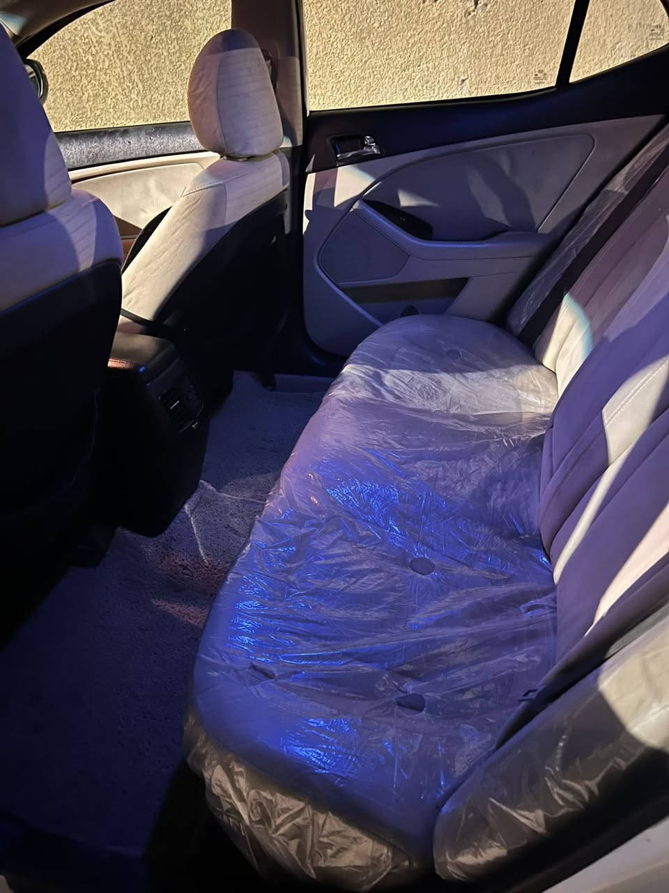 السلام عليكم  
كيا اوبتيما 2012 خليجية مكفولة من الضربة والتبديل  رقم بصرة محرك وكير كفالة  محرك 2400 دوش  مواصفات  تحكم ستيرن ، حساسات خلفي ، مرايا شفط  ، كشنات جلد ، تبريد خلفي 
السيارة جديدة وجاهزة تبريد ثلج 
السعر ( 123 وبيها مجال )
مكان السيارة بصرة

للاستفسار 

***********
