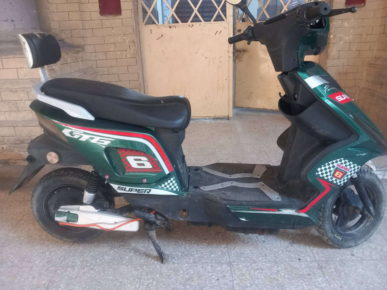 سلام عليكم درجه شحن 5 بطاريات ليثيوم نوع الدرجه ماكس عدله  
السعر 550 بيه مجال
كله شخاله هورن اشارت الايت عالي ناصي نضافه 80 /100 
نخص ابريك الخلفي فقط 
العلوان بغداد باب المعظم 
متواجد خاص و رقم ***********
