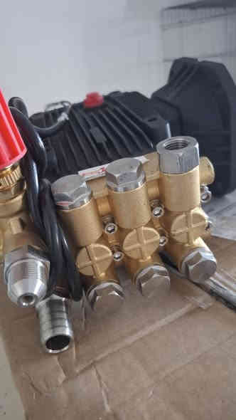 مضخة غسيل سيارات باورجت اصلي ٢٥٠ بار ١٥ ليتر مع تنظيم بار و اتوماتيك بارخص اسعار جملة بس ٩٥ دولار مع خدمات توصيل سريع المجاني لطلب اتصل واتس اب ***********
