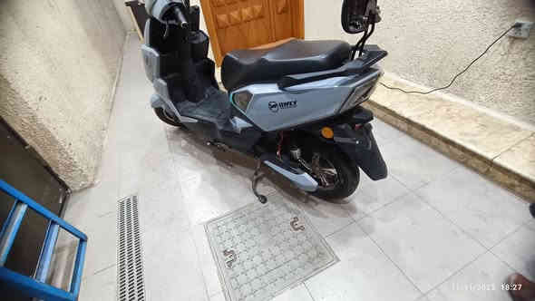 سلام عليكم عندي دراجة شحن موديل 25 ملف 1000حقيقي سرعته 60حقيقي ست بطاريات دبل استخدام 8اشهر الدراجه نضيفه تمشيك مسافة من 30_45كيلو يجي وياها سويجين وبصمتين سعرهه 700قفل مكاني بغداد باب الشرجي واي استفسار هذا رقمي ***********
