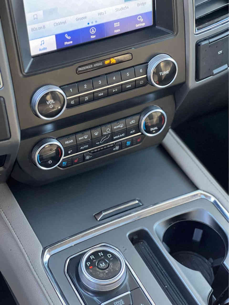 Ford expedition 2021
فوول مواسەفات
ئەونەی مواسەفات زۆر ناژمێردرێت 
پانۆراما
ڕادار
خەتی جادە
ئۆتۆ پارک 
لایت ئۆتۆ و لید 
٣ ڕیز کوشن
کوشنەکانی کارەبا خەزن سارد گەرم
سوکان هیتەر
شەحنی وایەرلێس
تەبرید مەرکەزی
بەسمە و شەغال
کار پلەی
هیچ نوقسانی نیە و گڵۆپی مەکینەشی هەڵنەکردووە ٣٥٠٠٠میل ڕۆیشتووە سعر٣١٠ معامه له ***********
*********** السليمانية, العراق
