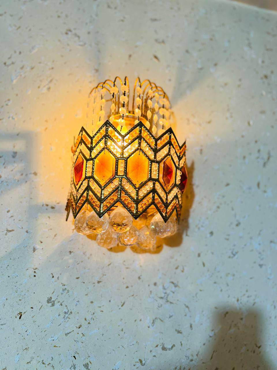 ثريات ثنين حجم كبير تعليك سكف و اربعه براكيت تعليك حائط مستعمل ولاكن جديد وبحاله جيده لا يوجد اي ضرر السعر ١٥٠ للتواصل واتساب على الرقم التالي 

0772 138 3689 بغداد, العراق
