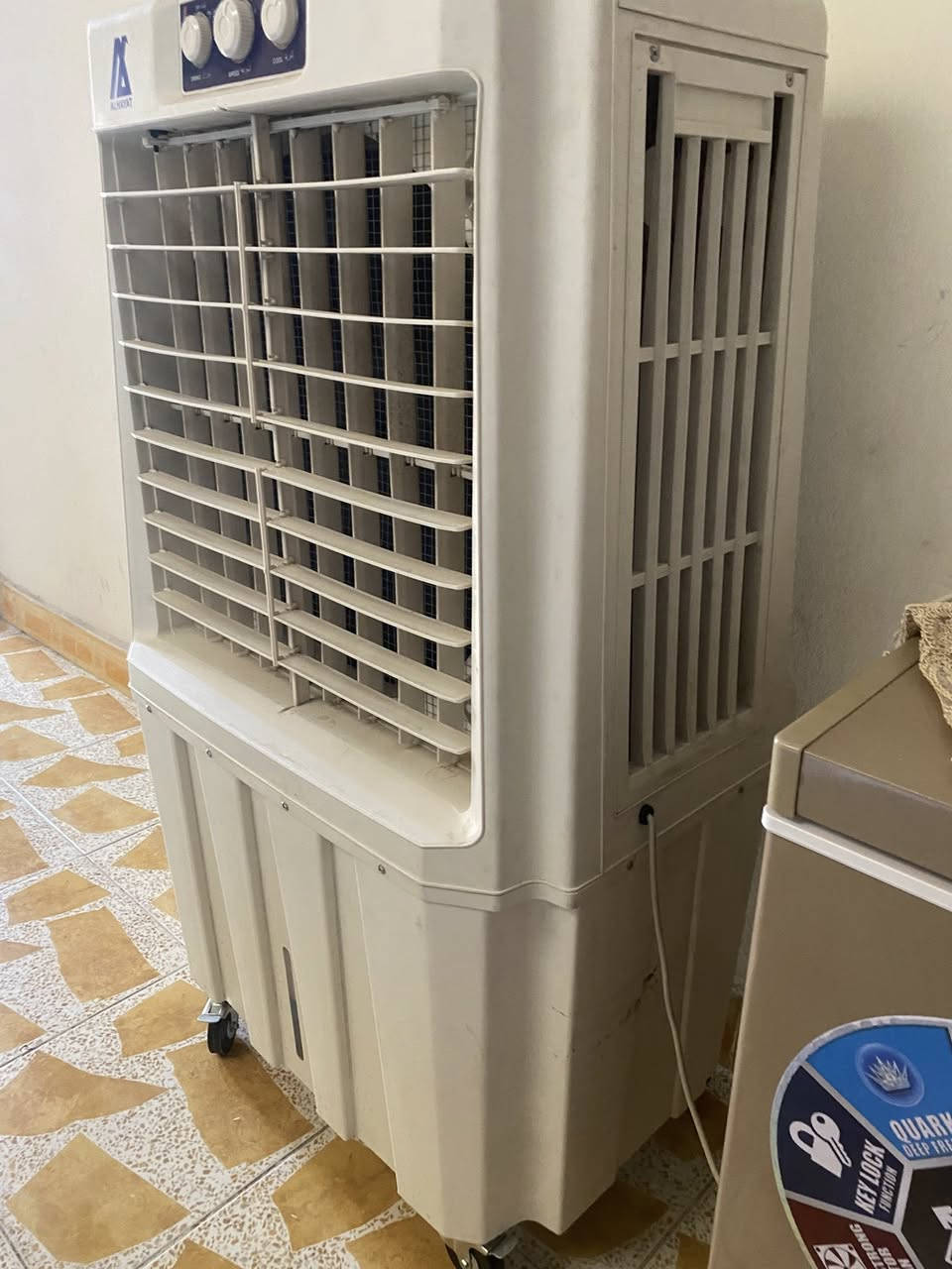 مبرده جديد بل جيس ماخذه قبل شهر 
هواه كلشي بيه يخبل لبيع سعره٢٠٠  
مكاني بغداد حي اور


**إذا كنت صاحب هذا الإعلان وتريد حذفه لأي سبب، رجاءا أرسل رسالة إلى الدعم الفني**