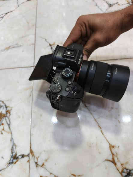 السلام عليكم كامرة سوني اي ٧ ١١١  الشتر ٥ كي  العدسة ٥٠ سوني  الرام ٦٤ ساندسك برو سرعة ٢٠٠  الكامرة استخدام كلش قليل كل شهرين كل ٣  ولهذه السبب اريد ابيعها   كاملة السعر مع الملحقات مليون و ٢٥٠ الف رقمي *********** او واتساب ‏‪***********‬‏
