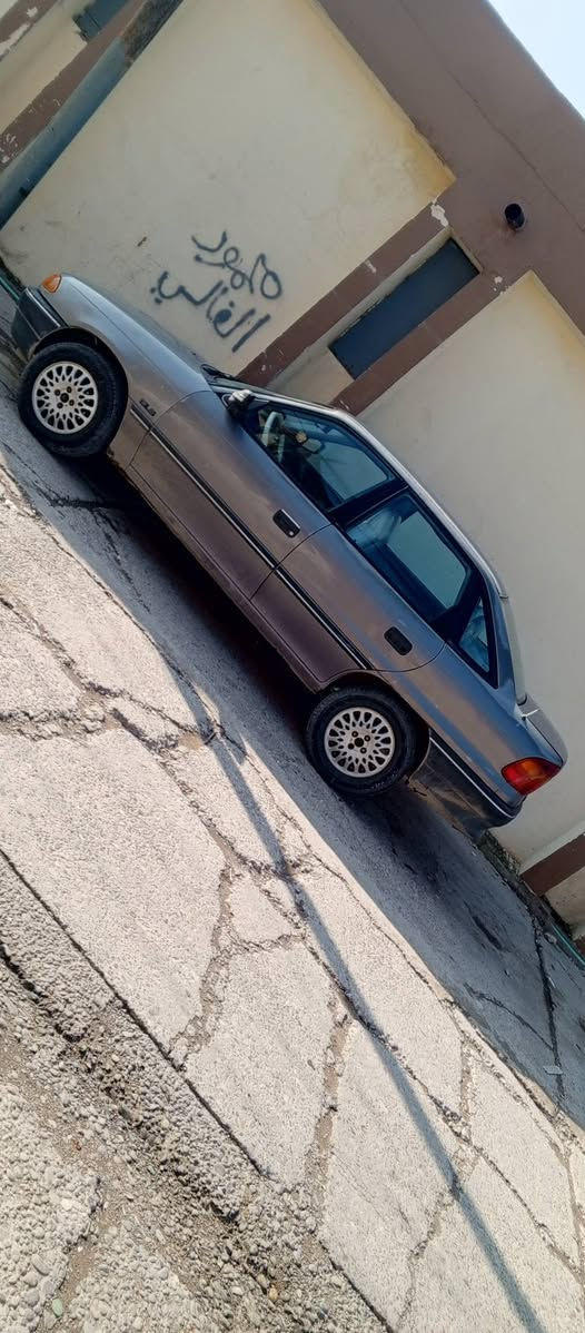 سلام عليكم استره موديل 93رقم الماني نينوى سياره فول موصفات عدا التنته محرك 20مال كصه السياره بدون ضرر على وضع الشركه قطعتين صبغ بس الموصفات كير اوتو جمات كهرب استيرن بور تحكم استيرن يعني يصعد او ينزل 
شاشا كمره طخم ياير جديد شرط التحويل التواصل عل رقم*********** مكان السياره موصل جديده
