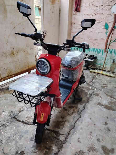 السلام عليكم  دراجة شحن R9 للبيع نضافة ١٠٠٪ بطاريات ٦ وبصمة عدد ٢ وسويج عدد ٢ مواصفات فول موديل ٢٥ سعر ٤٥٠ المكان ديالى المقدادية للاتصال رقم *********** والاتصال ***********
