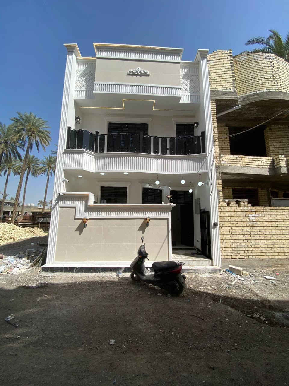 دار البيع مساحه ٧٥ متر متخلين ملك صرف بدون اوقاف نزال اسواق الغدير يبعد عن شارع العام ١٥٠ متر السفسار ***********@@
