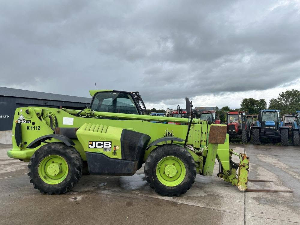 Jcb 540-170 
Year 2017... Engine: diesel 
Hours: 5000 
Price 52,000£
3,650,000 مصرى شامل الشحن والجمرك


**إذا كنت صاحب هذا الإعلان وتريد حذفه لأي سبب، رجاءا أرسل رسالة إلى الدعم الفني**