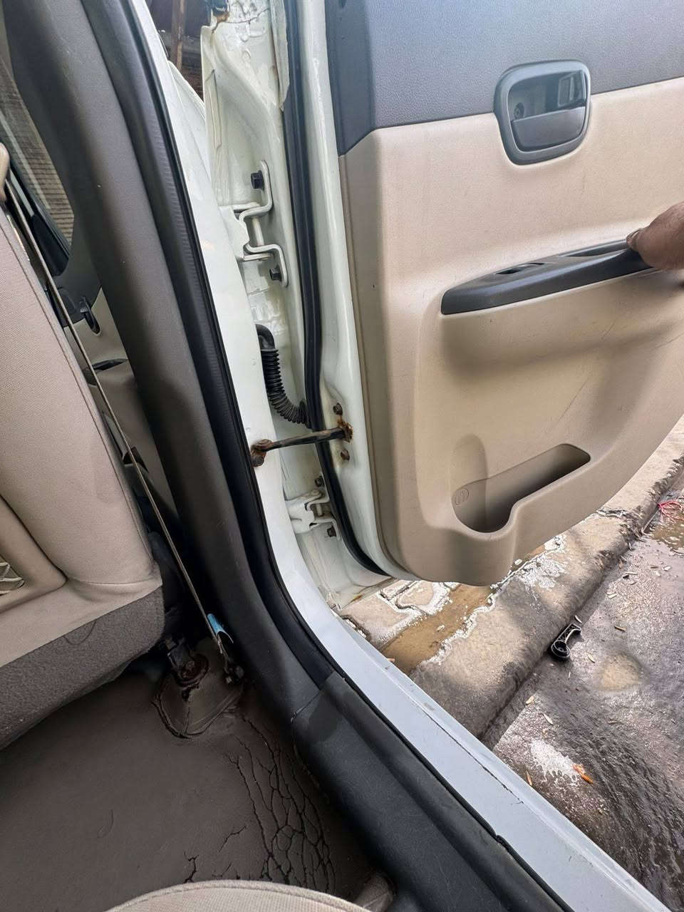اكسنت ٢٠١١ خليجي بسمي رقم انكليزي مكفوله من التبديل بس بيهل دحكات وتكحيل بعض المكانات كفاله من الضربه السعر 85 بيها مجال  رقم هاتف البائع  *********** البصرة, العراق
