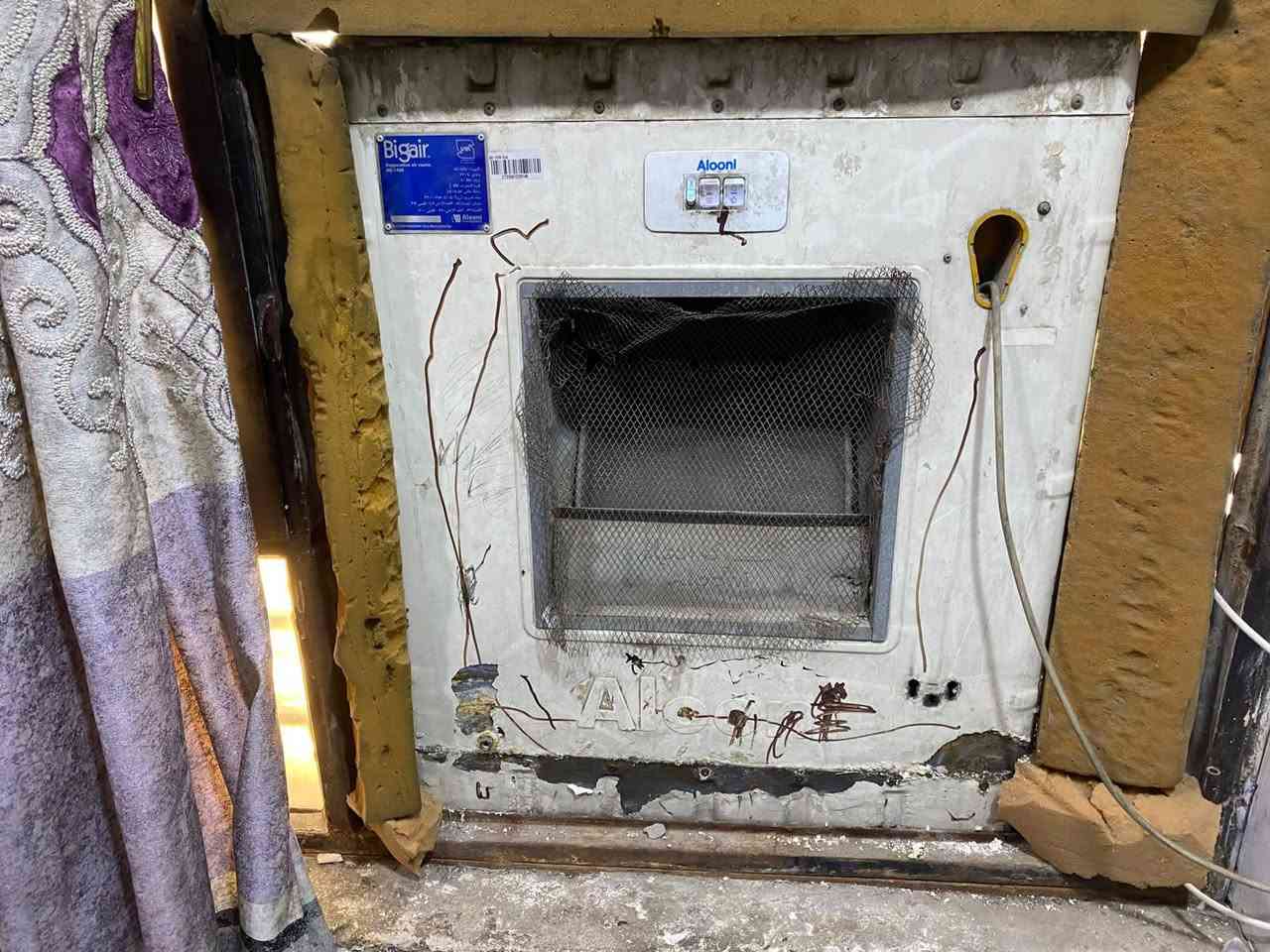 السلام عليكم 
غراض نظيفه استعمال قليل 
سبلت ميديا طن ونص نظيف كلش سعر 350 بي مجال 
كاونتر ارضي ومعلق وسنك نظيف سعر 350 بي مجال 
مبردات شغالات مابيهن ضرر سعر الوحده 75  بيه مجال 
مكينه خياطه سعر 75 بيها مجال 
جربايه نفر حديد سعر 50 بيه مجال 
ثلاجه فستل نظيفه كلش سعر 325 بيه مجال 
مكان بغداد المشتل ***********
