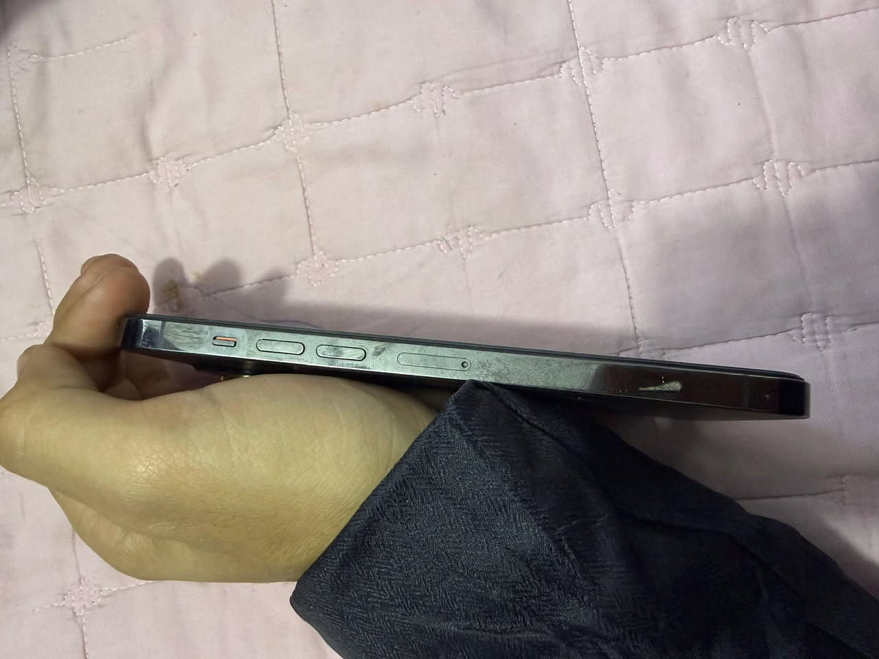 السلام عليكم ١٣ برو ماكس
ذاكرة ١٢٨ 
امريكي 
نموذج m
سعر ٥٠٠ الف 
مبل شاشة و بطارية جديدات ( فيس ايدي متوقف )
٠***********
