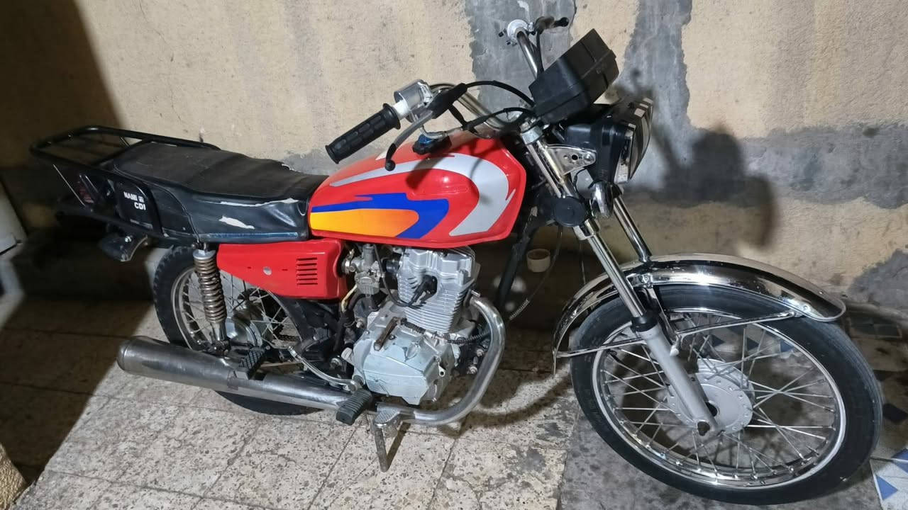 سلام عليكم شاب دراجه له بيع مال يران انجيكري
بس ولفات باقي دراجه كفاله من كلشيء سعر800 بيه مجال 
دراجه كلك كلك ذا مو شراي لا تعبني *********** هاتف وساب
