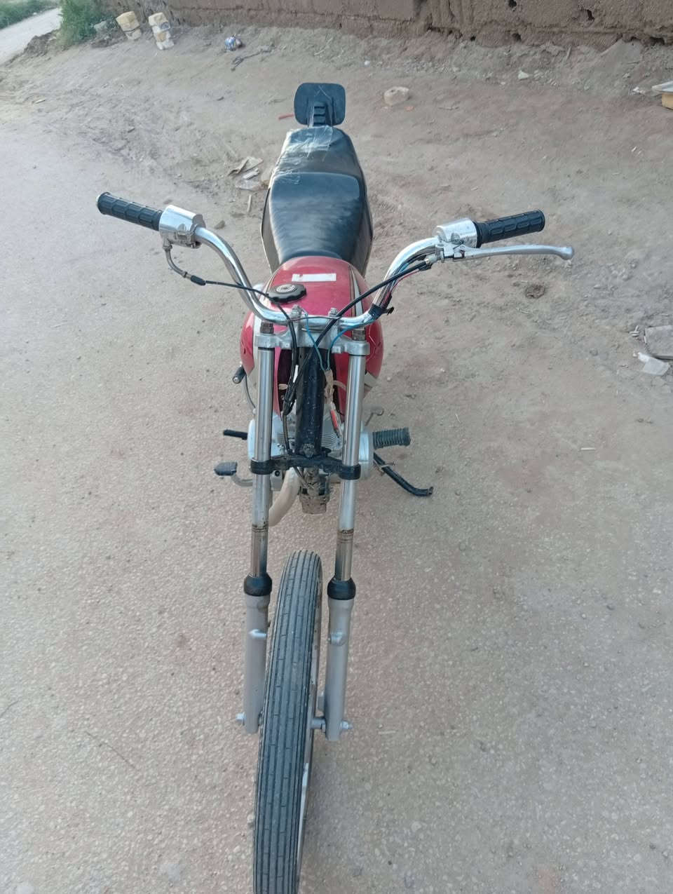 السلام عليكم درجه البيع
مكينه نامه ٢١ 
و شاصي نامه ٢١ 
كلك كلك كلك 
البيع مستعجل  عليها كلش 
و السعر 250و بيه مجال 
***********
