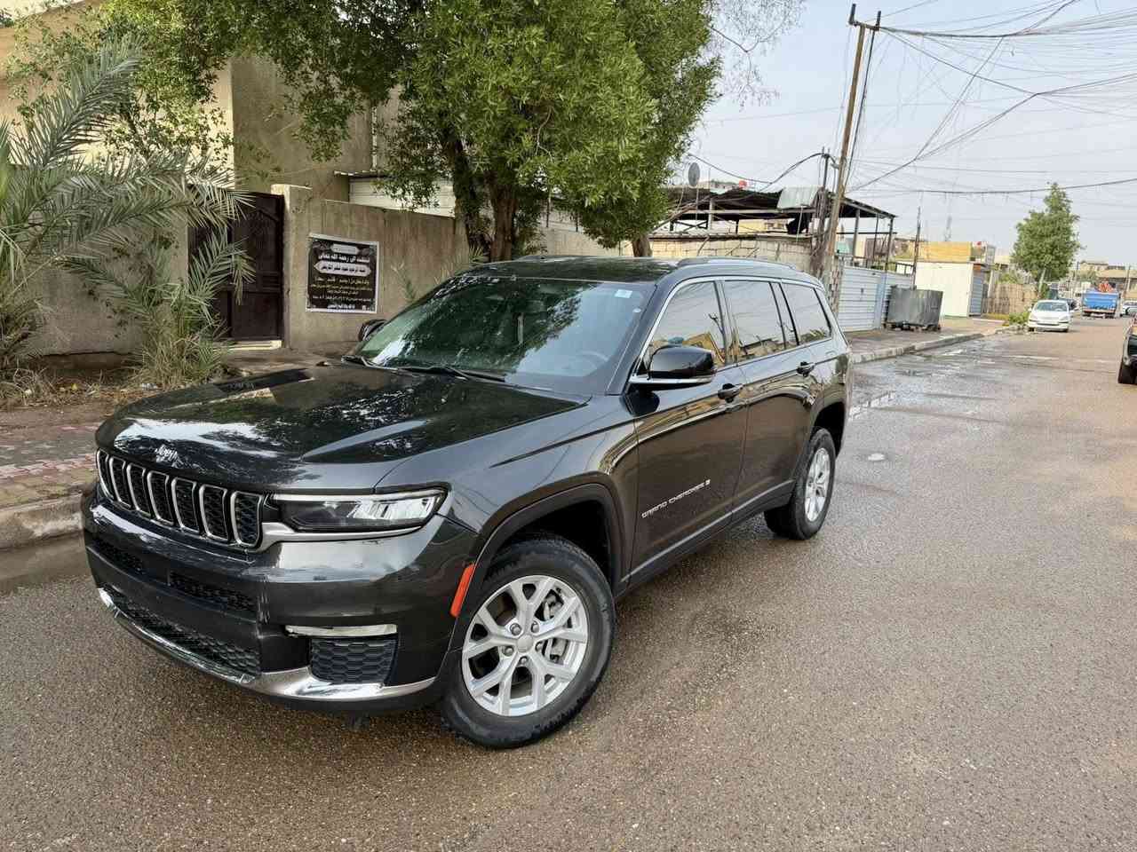 السلام عليكم للبيع فقط 

جيب كراند شيروكي ليمتد 7 راكب موديل 2023 وارد أمريكي حادثها  قبق صندوق بدون إربك  بدون لوحات مروريه 
المواصفات
مكينة V6 3.6
دفع رباعي 4X4
بصمة 4 ابواب وجنطة
بصمة تشغيل
تشغيل عن بعد ويل قياس 20 انج
شاشة كبيرة قياس 10.1 انج
نظام الخرائط GPS
لوحة القيادة ديجتال
5 كامرات 360 درجة
كاميرا للمرآة الداخلية
رادار امامي وخلفي وجنبي نقطة عمياء تحديد مسار قيادة ذاتية
مانع تصادم خلفي وامامي
حساسات خلفية
توقف ذاتي
هائد بريك كهرباء دكمة
Auto Start نظام
كشنات جلد منفصل VIP
الكشنات الأمامية تحكم كهرباء وخزن ميموري وتدفئة و تبريد كشنات خلفية تدفئة
تحكم ستيرن جهتين
ستيرن شفتات وتحكم كهرباء
شاحن وايرلس
إنارة داخليه محيطيه
لايت زنون LED
كشافات زنون LED
رادار جانبي وخلفي 
مكاني بغداد الدورة المعلمين 
 
للاستفسار 
***********

