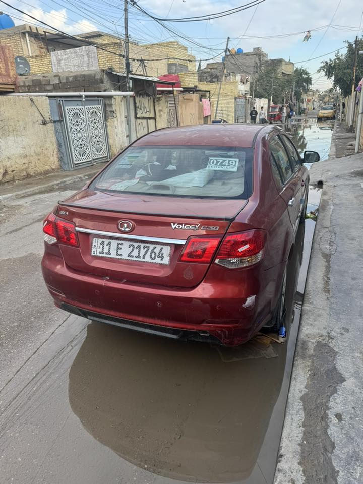 السلام عليكم  فولكس 2012 سياره نضيفه بمعنه الكلمه خير منن الله بس يرادلهة قليج مال كير تشتغل السياره وخير منن الله كامله منن ڪُݪشي السعر 45وبيهة مجال حك الجيه المكان الشعب حي البساتين ***********
