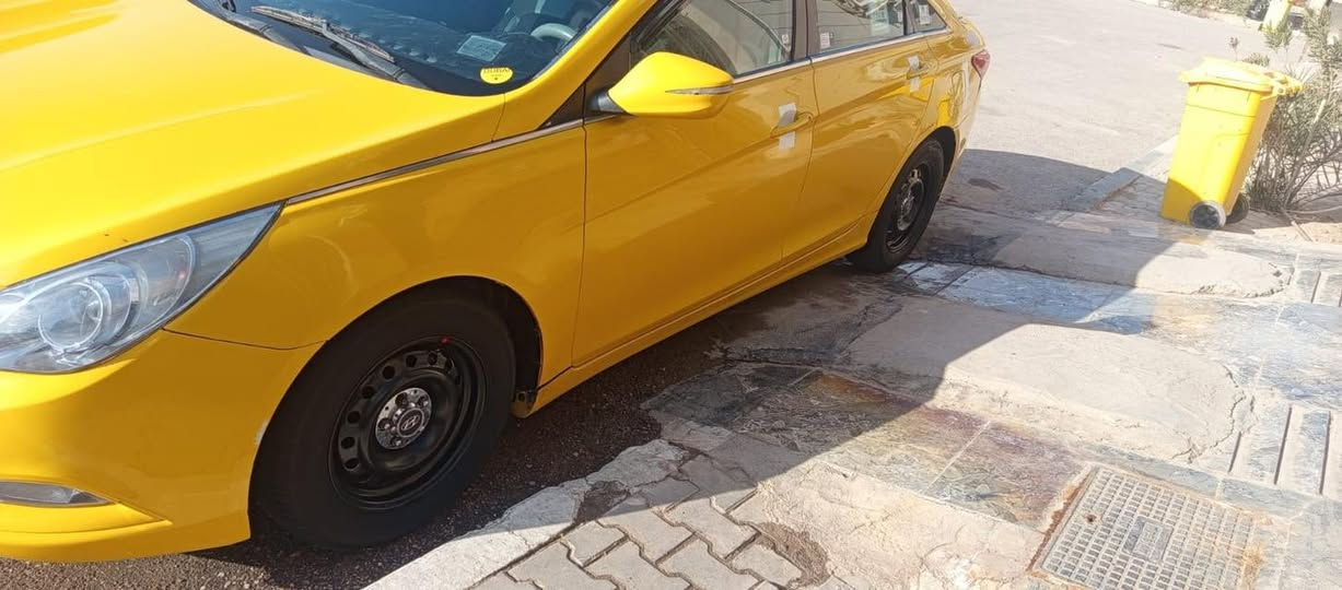 السلام عليكم سوناتا موديل 2011كوري غاز بانزين رقم بصره مميز 35الرقم الجديد النكليزي منضومت غاز بانزين تخم تاير حداديه جديده السياره منكوثه كلها ربع ما تصرف عليها مكاني البصره قضاء المدينه 
هاتف ***********
