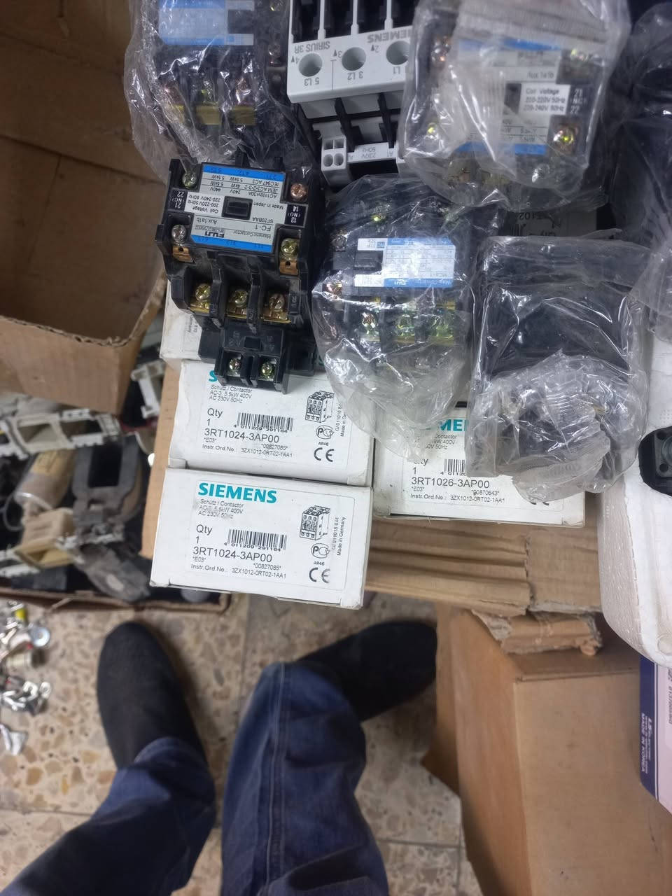 قواطع دوره تجاريه نوع شنايدر 250 امبير العدد 7 السعر 50 الف القطعه *********** بغداد
