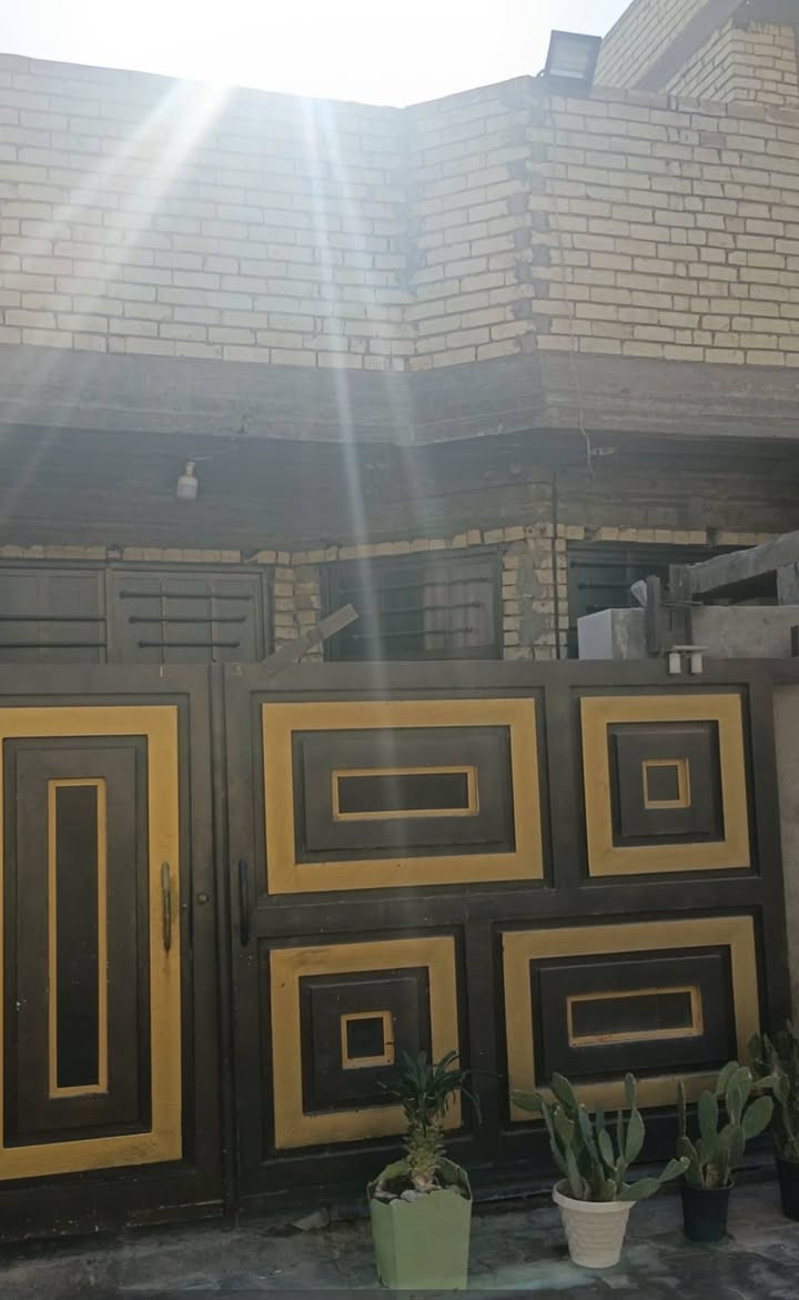 السلام عليكم ورحمة الله وبركاته..
بيت للبيع ١٢٠ متر الواجهه ٦ والنزال ٢٠ طابق ونص أستقبال ومطبخ وغرفة وحولي كبير وصحيات داخلية وخارجية والطابق الثاني غرفة وحمام وبيتونة كبيرة وسطح والأرضية رفت صب مركزي ٥٠ سم وكلة شغل درجة أولى بي نقص بياض وكاشي والبيت مشمع بالكامل صار ٣ سنوات البناء تقريباً .. العنوان دوانم الشعلة شارع أبو موسى ثاني فرع عاليسار السعر ٨٧  ... 
هاتف ***********
