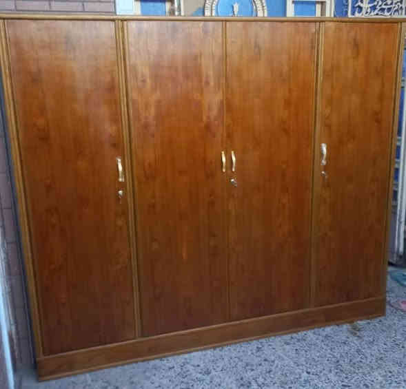 كنتور صاج أبو ٤ ابواب شغل عراقي مرتب مستعمل 
السعر 200 الف 
اتصال على رقم ***********
موجود واتساب
