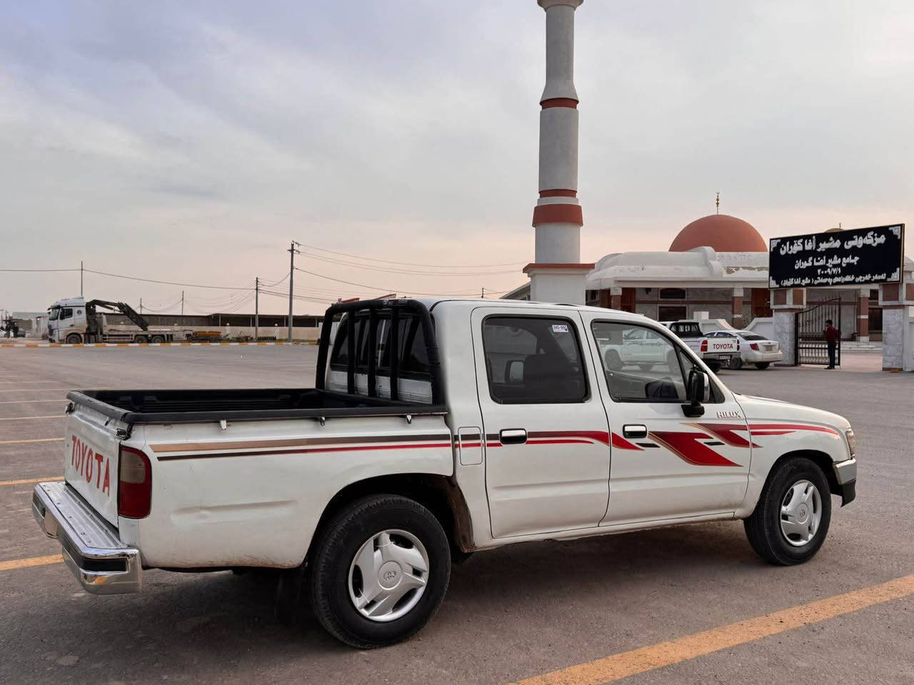 بيكاب تويوتا أرنه ب موديل ٢٠٠١ داخل سور مه كينه سبي  سياره كه غازو به نزينه تحويل وكاله غرامه ي به شرته كيرو مه كينه اكسن ته بريت به شرت حيزام صبوخ بي داخل هه ر ٤ تايه جديده سياره كه جاهيزه بي مسروفه ده عامي بو ده عامي به شرته
 سحر ٧٥وه رقه مجال
☎️*********** أربيل, العراق
