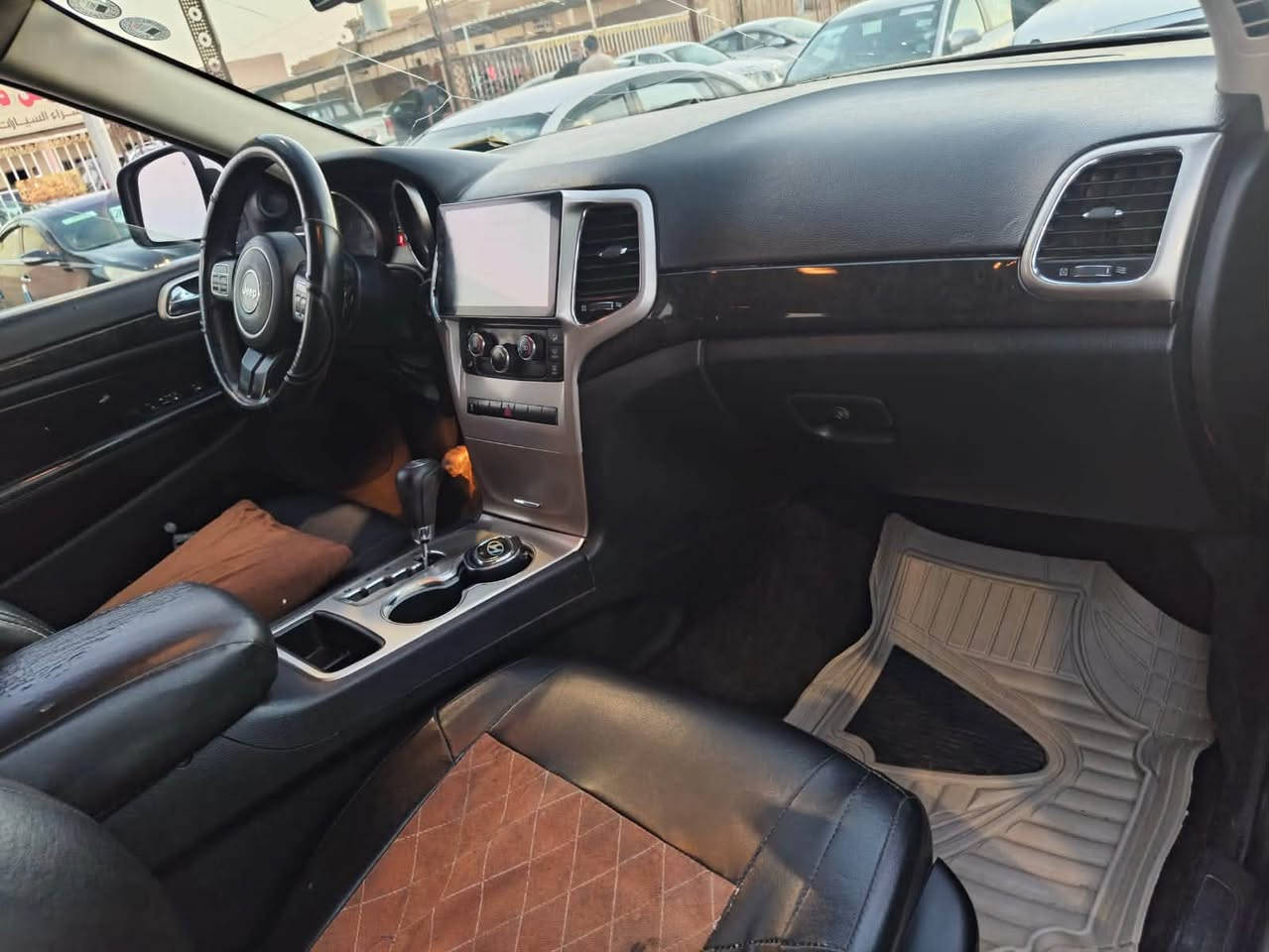السلام عليكم للبيع Jeep لاريدو موديل 2011 رقم اربيل دولي كير محرك شرط طخم تاير جديد صدر جديد شاشه عرض كامره خلفيه صبغ نص قطعه فقط للاستفسار ***********
