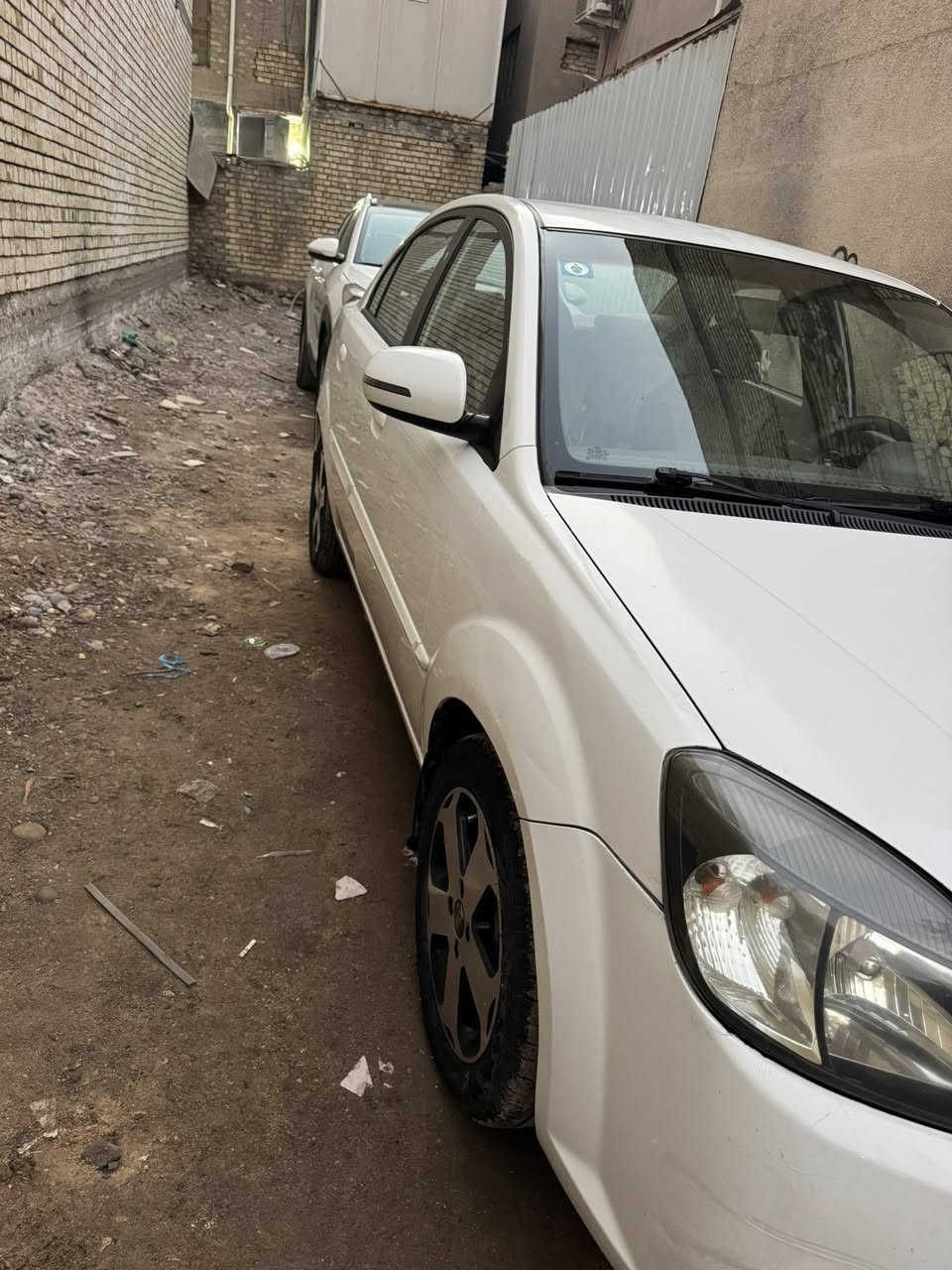 السلام عليكم كيا ريو موديل 2012 السيارة كهربائيات كلها شغاله اي نقص مابيهن مكينة 1600 كير مكينه خير من الله اي تنقيص تبخير ماكو حدادية جيده تخم تاير السيارة سعر البيع 95 وبيها مجال والسونار مرفق مع الصور مبين كلشي 

مكاني بغداد رقم ***********
