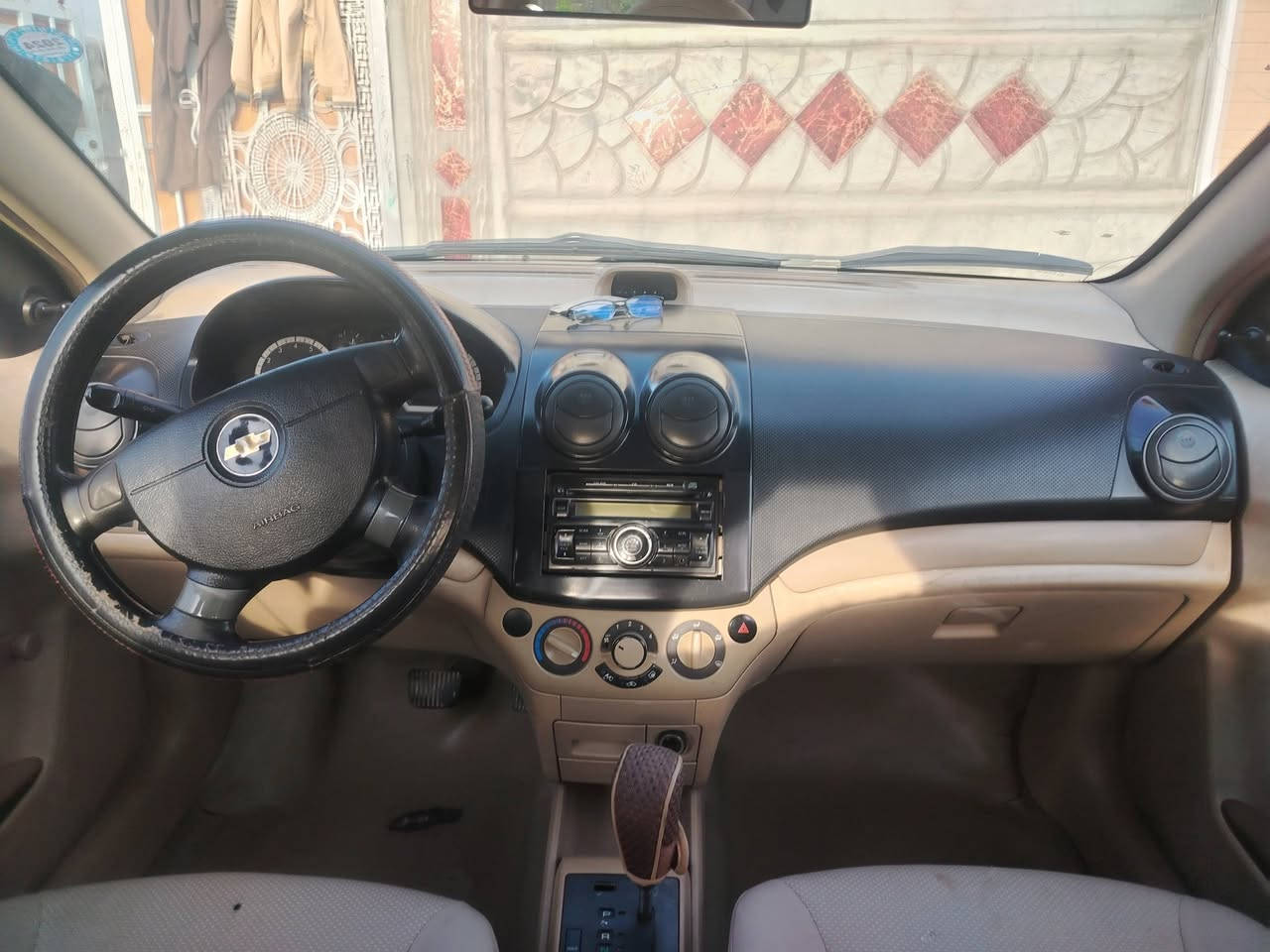 افيو ٢٠١٠ مكينة كةورا وكير اوتماتيك  بي عيب سارد وكةرمي بةشرت ناو زرده جوار تاير لوك صدر بردم دوا تازيه بنز ودسكي تازه يةك برغي نقصاني نيه دوو بارجى كوراوه ٦٧ كةلا توزي معملة ***********
