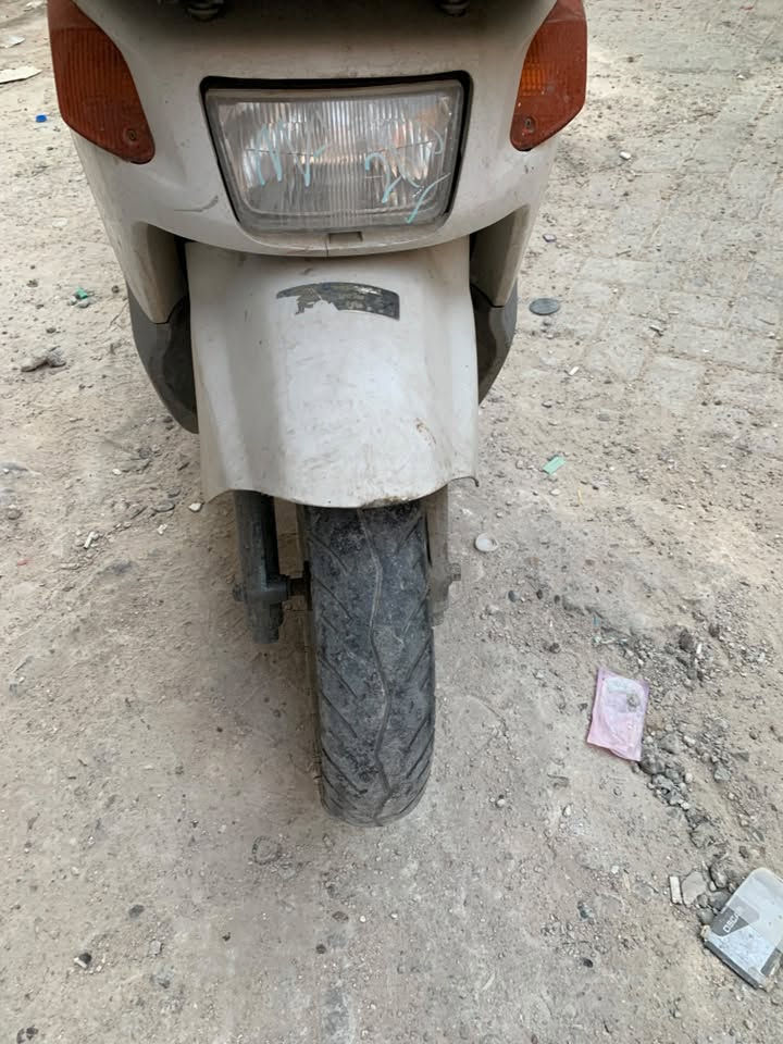دراجه بيكب محركه برغي ممفتوح منها بس
هيه متروكه تمشي ٦٠ محرك نشط جرب وشتري 

مستعجل على بيعتها مكاني بغداد الكريعات 

ممتواجد عل فيس هذه رقمي اتصل او وتساب (***********)
