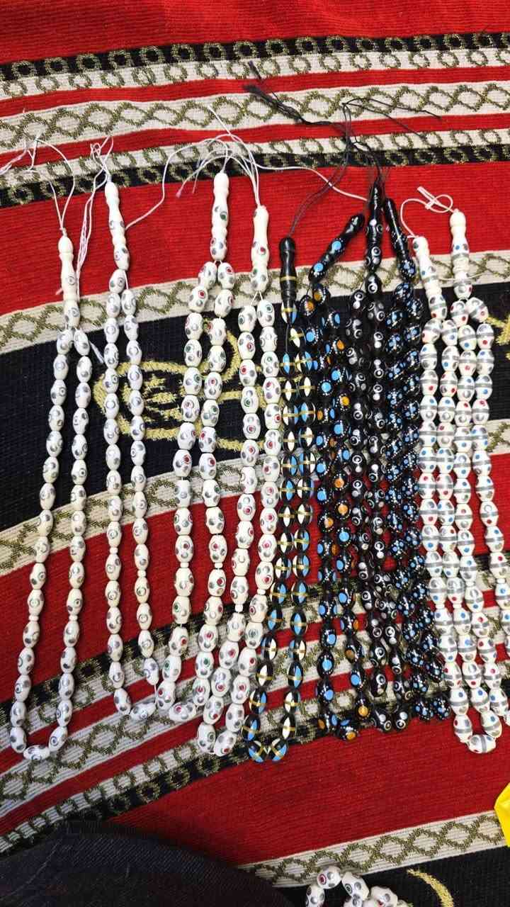 سلام عليكم سبح نارجين مصري وعضم جمل سعر القطعه 12 يوجد توصيل كافة المحافضات للتواصل 
***********
