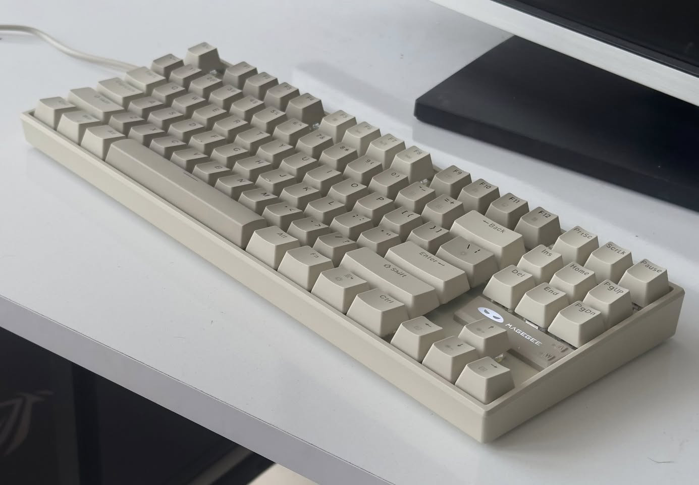 كيبورد ميكانيكي من براند MAGEGEE 
موديل الكيبورد MK-STAR
87 keys
ويجي وياه كيكابس احمر ماروني
brown switch 
ولون الاضاءه ابيض جدا جميل وبيه هواي مودات
سعر 30 الف


**إذا كنت صاحب هذا الإعلان وتريد حذفه لأي سبب، رجاءا أرسل رسالة إلى الدعم الفني**