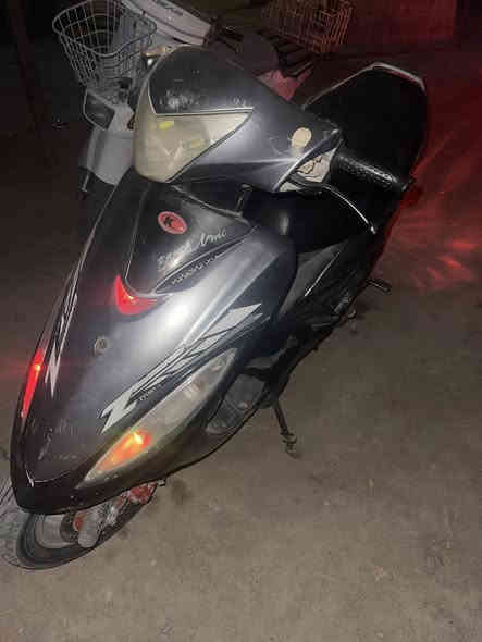 دراجة جي فور  توني فاتحهه ما مسحوكه و مكينتهه ناعمة تجي و تشوف بعينك كهربائيات سلف هندر شغال 
ب 375 الف و بيها مجال حك الجية للتواصل ***********
