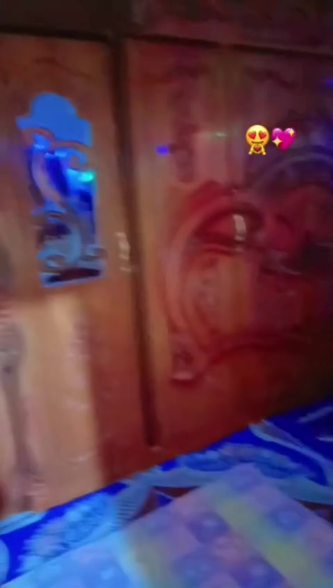 بيت للبيع 100 متر خلفيه خامس بيت عن الركن عن شارع 20 الرئيسي قرب المدارس الصينيه الابتدائيه والمتوسطه البيت يبعد عن المدارس 20 متر بناء كونكريت  مسلح غرفه وصاله وديوانيه ومنور وصحيات واستقبال البيت كامل ما بيه اي ينقص للسكن العنوان الكامل تضحيه نهايه الشارع العياده حي الكرامه السعر 65 رقم الهاتف ***********
