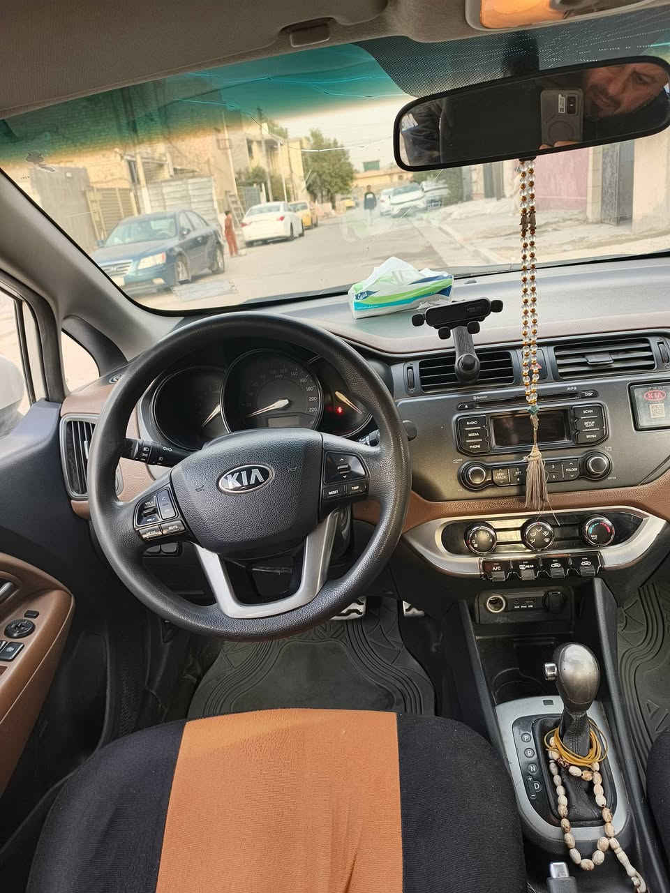 ‏سلام عليكم 
‏
‏كيا ريو للبيع 
‏مديل2013 
‏سياره فول مواصفات 
‏السياره باسمي تحويل ثاني يوم
‏السعر 80$
‏رقم الهاتف ***********
