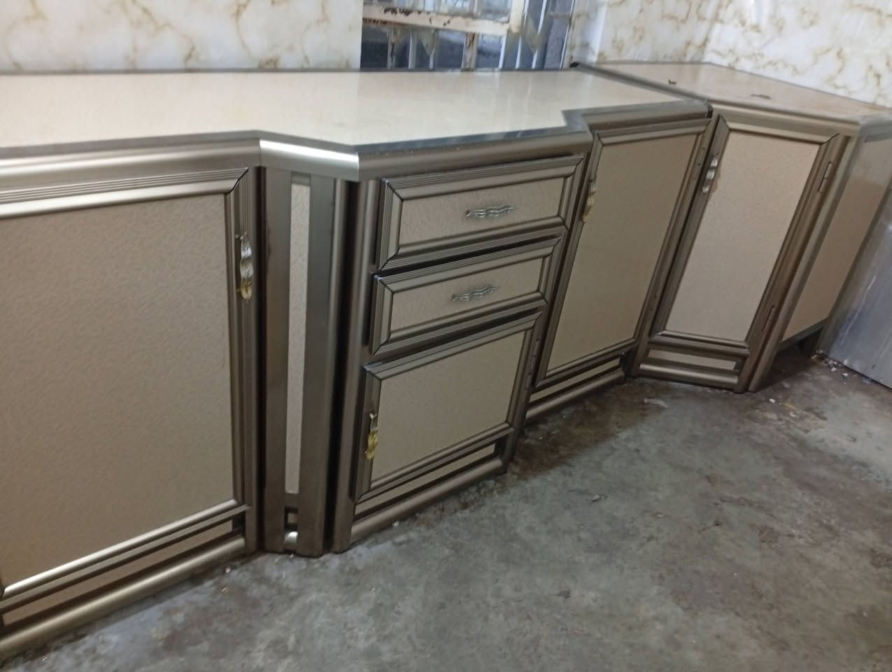 كونتر 4قطع250سعره بدون سنك***********
