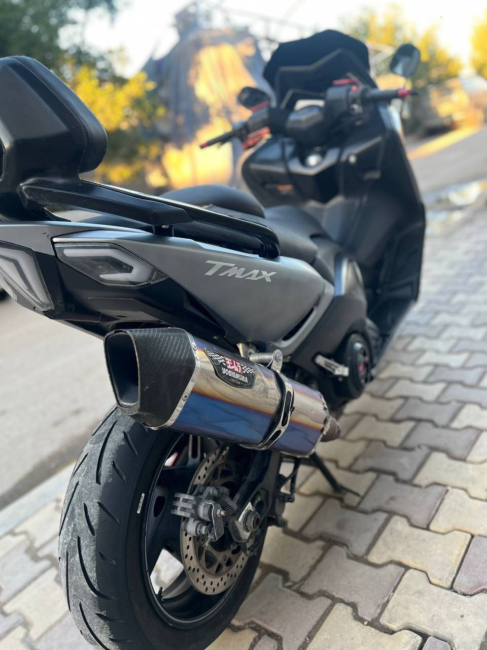 السلام عليكم  TMAX 2017 للبيع بل اصل ايرون ماكس دشبول ابيض وصدر ضهبي الدراجه مبدل كفر تجاري فقط وباقي تفاصيله كله مكفولات مكينه كلجات كهربائيات حته من الحادث مكفوله بيه صالنصه يوشماره اصليه وأشاير وبك لايت رياضيات قايش اصلي الدراجه مابلعوب بيه شي وماشيه 25 حيقي رايده ب53 وبيه مجال  (بغداد الشعب ***********)
