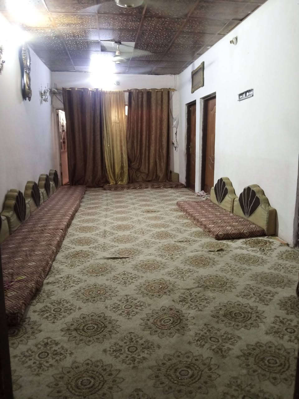 بيت للبيع الكوفة بعلوة الفحل مع مشتمل البيت يحتوي ع ثلاث غرف وصالة واستقبال ومطبخ وصحيات اثنين ومكشوفات اثنين 
والمشتمل يحتوي ع غرف اثنين مع صالة ومطبخ وصحيات السعر الكلي 42 مع المجال البسيط مساحة البيت مع المشتمل 285متر ومشمول بالتطويب بيع مستعجل الاستفسار الاتصال ع هذا الرقم***********... ***********

