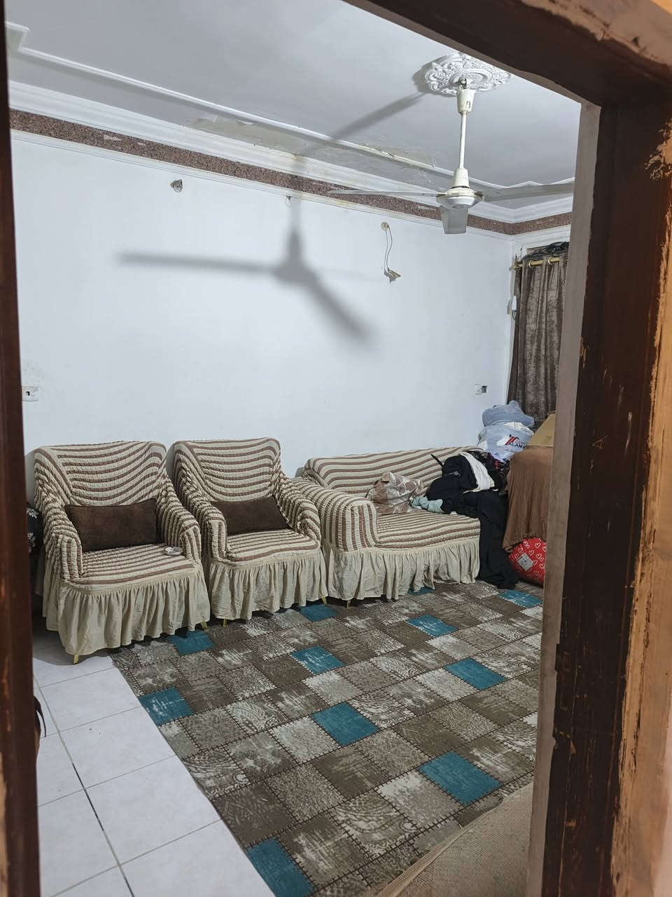 سلام عليكم بيت 100 للبيع في حي الوفاء مقابل الشهداء كافة الخدمات خط كيات وقريب على السوق وعلى الشارع العام
يحتوى على  صالة 
واستقبال وغرفتين نوم 
السعر 135 وبي مجال 
للتواصل *********** واتساب 
‏‪***********‬‏
