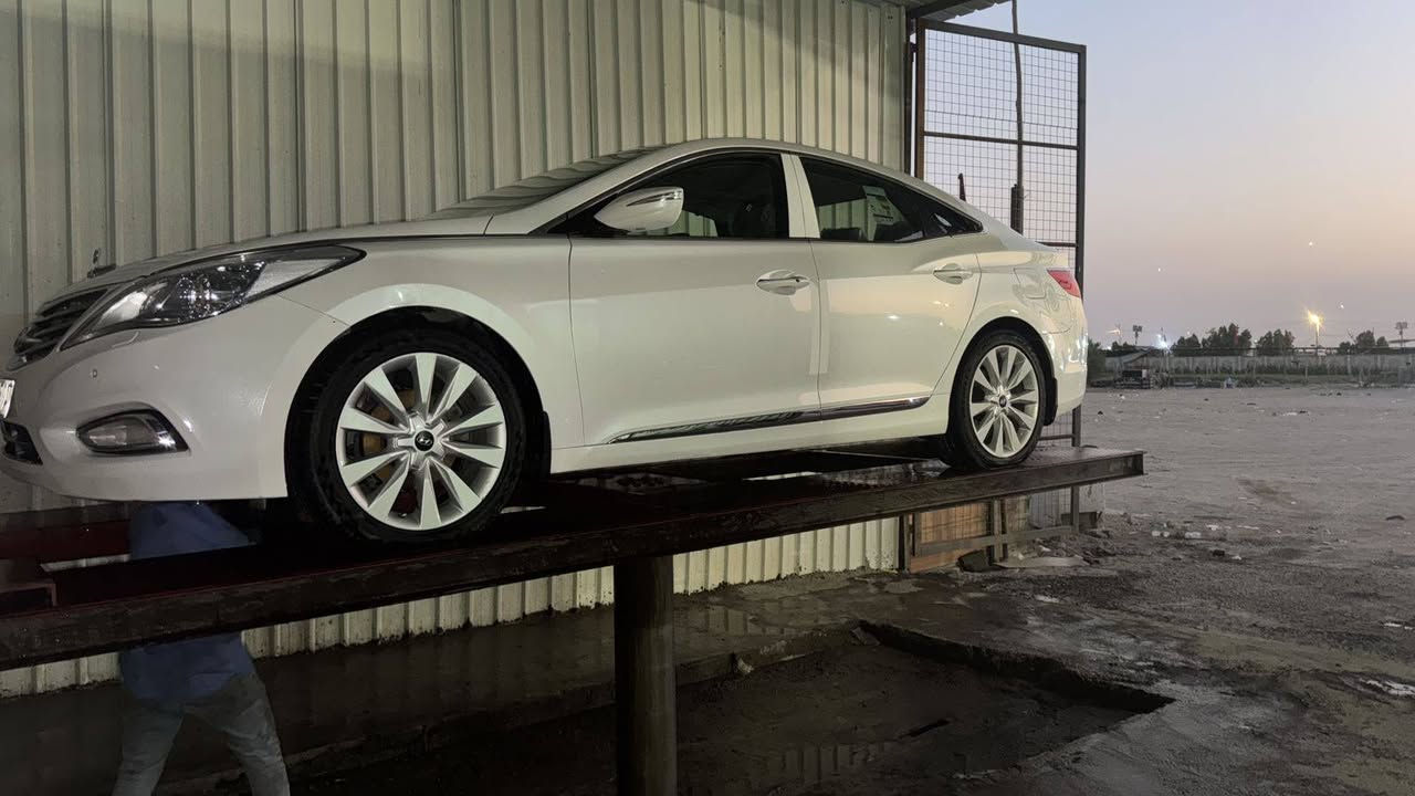 سياره للبيع ازيرا 2014 كفاله عامه 
فول مواصفات 
حساسات خلفي وامامي 
زراك لايت 
بردات جانبيه 
بانو راما السعر 150 بيها مجال العنوان كوفه حي ميسان 
***********
