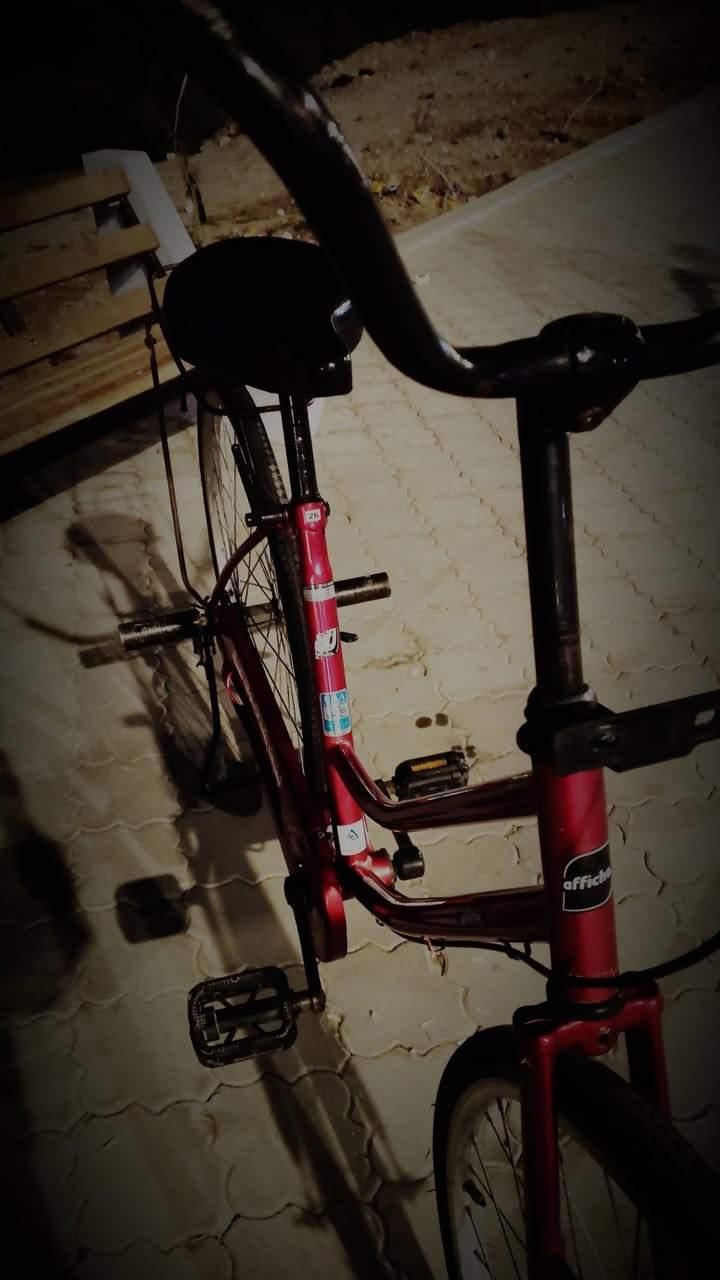 بايسكل معروض للبيع السعر 100 وعشره وبي مجال حجم سته 20 ياباني باله 2019 الاستفسار علىا الرقم ***********
