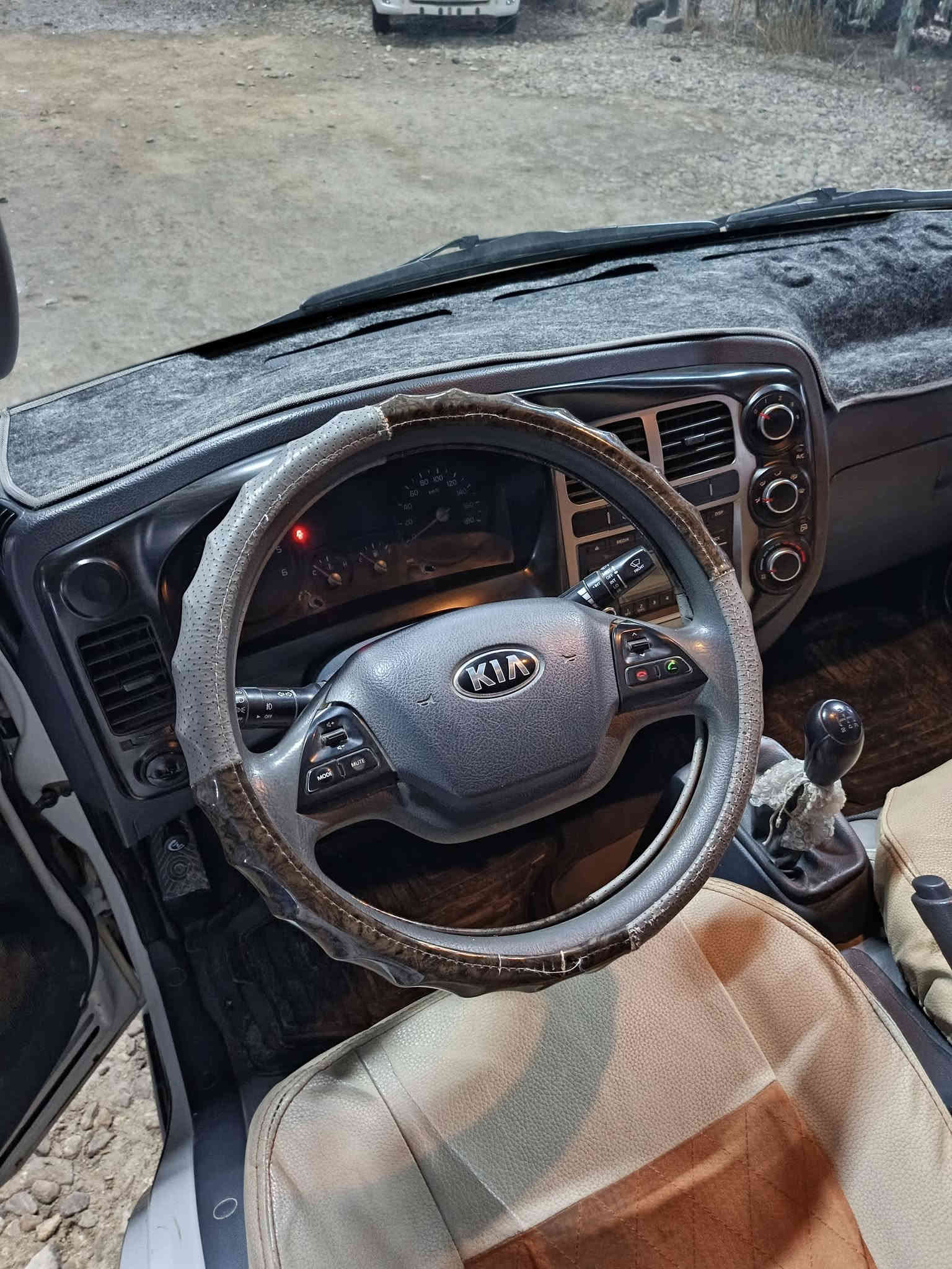 اسلام عليكم ورحمة الله وبركاته سياره للبيع كيه دبل قماره موديل 2020
جاهزه من كلشي السياره مكفول كفاله عامه شرط سونار
تبريد شغال رقم السياره بابل ماشيه 64الف
السعر 160بيه مجال لشراي 
يتصل ***********
