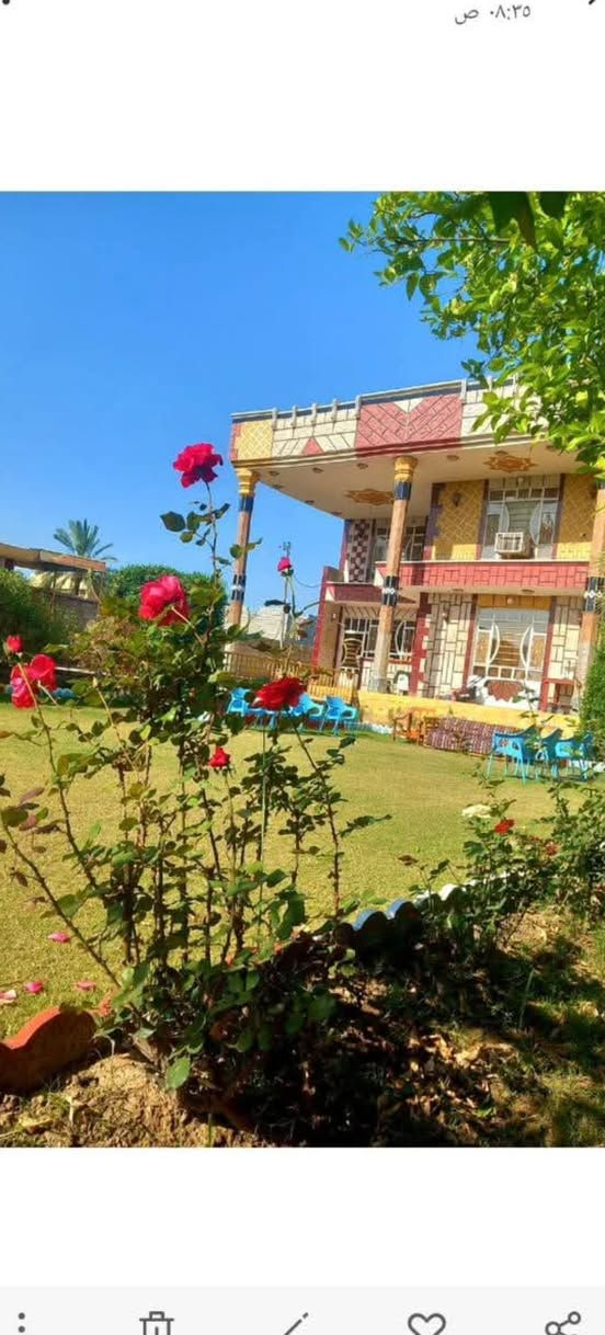 سلام عليكم بيت 
مساحه نص دونم يحتوي على 6غرف نوم واستقبال ومطبخ وحولي وصحيات طابو زراعي سند25 العنوان بغداد الراشديه قرب البحيرة إستفسار أكثر اتصل ***********
