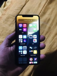 ايفون XS ماكس • ٢٥٦ • ثلمة بالشاشة