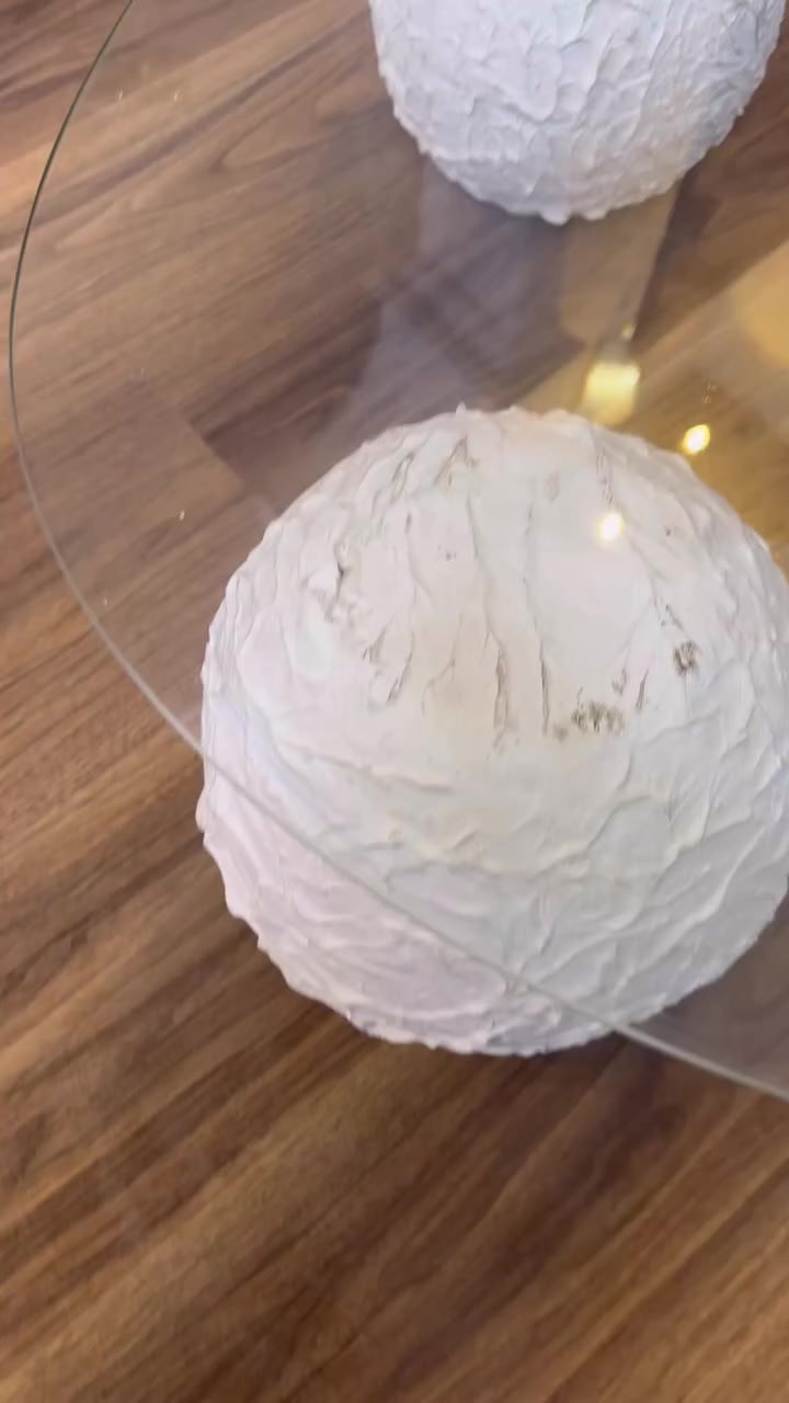 سلام عليكم عنديطبله وثريات للبيع لاستفسار على الرقم ***********
