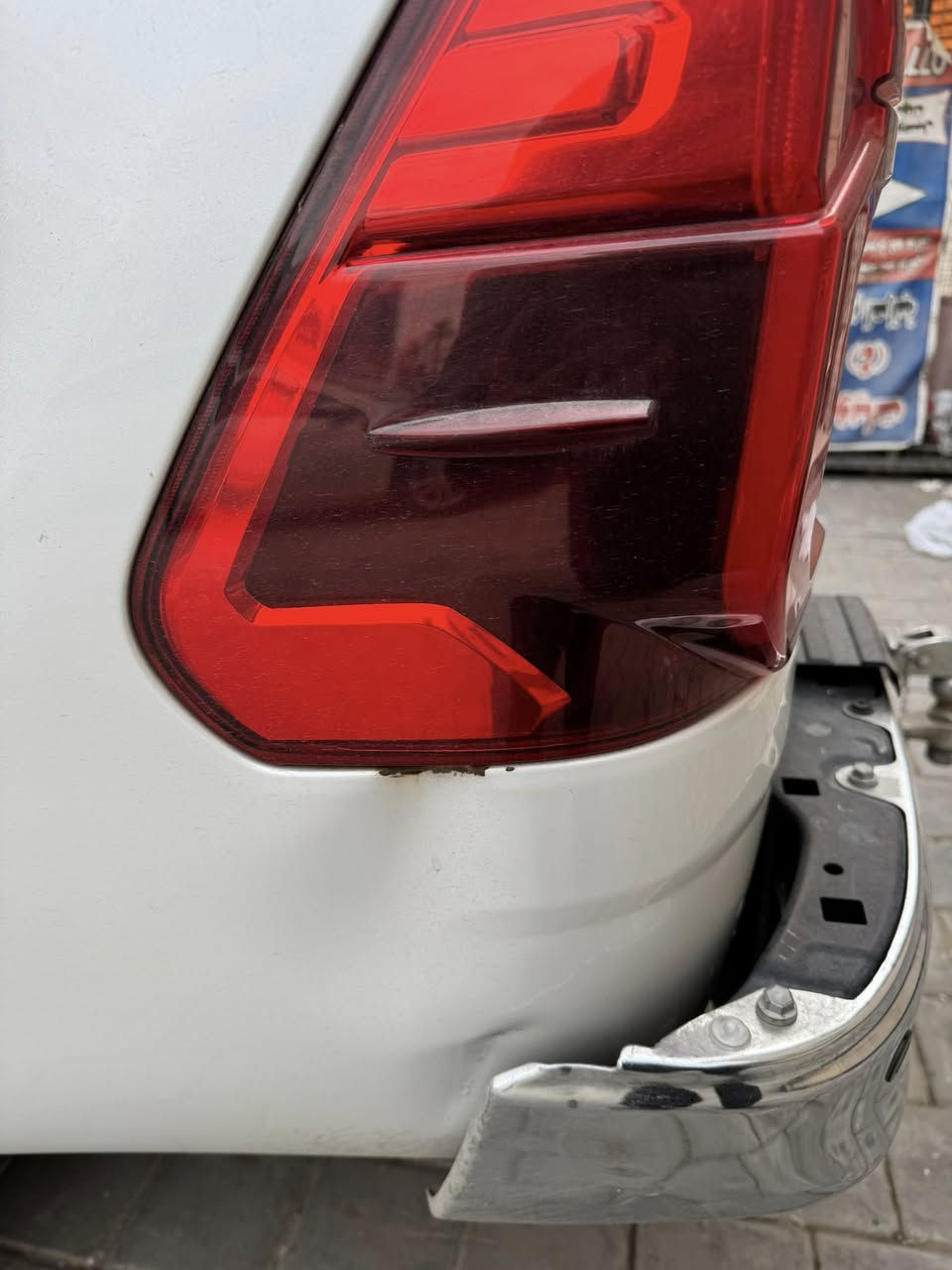 السلام عليكم 
تيوتا هايلوكس
فور ويل
موديل 2024
T R D
رقم اربيل 
شرط التحويل
ماشيه 36
على وضع الوكاله
السعر 385 وبيه مجال
مكان السياره شارع فلسطين 
رقم الهاتف
***********
