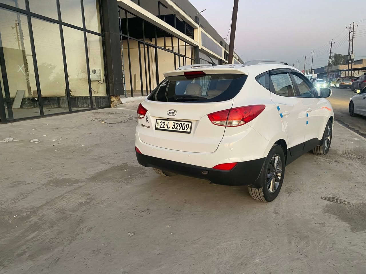 1-سياره تكسون  2016 خليجي شكل القديم
2-محرك 2000 دوش بدون دوانز نهائياً 
3-ضررها ما بيها اي ضرر شرط من دعاميه لدعاميه كفاله 
4-محرك وكير بشرط 
5-مواصفاتها عادي 
6-ماشيه 96 km
7-شرط تحويل ثاني يوم سياره مال دكتور 
8-مكانها موصل لتواصل واتساب او ماسنجر ***********
9-سعرها 175 وبيها مجال
