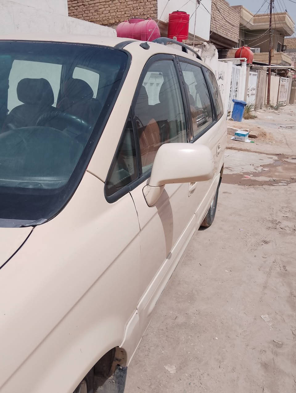 السلام عليكم سياره هونداي تراجيت محرك 2700.  كله شغال السعر 65$ وبيها مجال مكاني بابل  مامتواجد عل فيس هذا الرقم ***********
