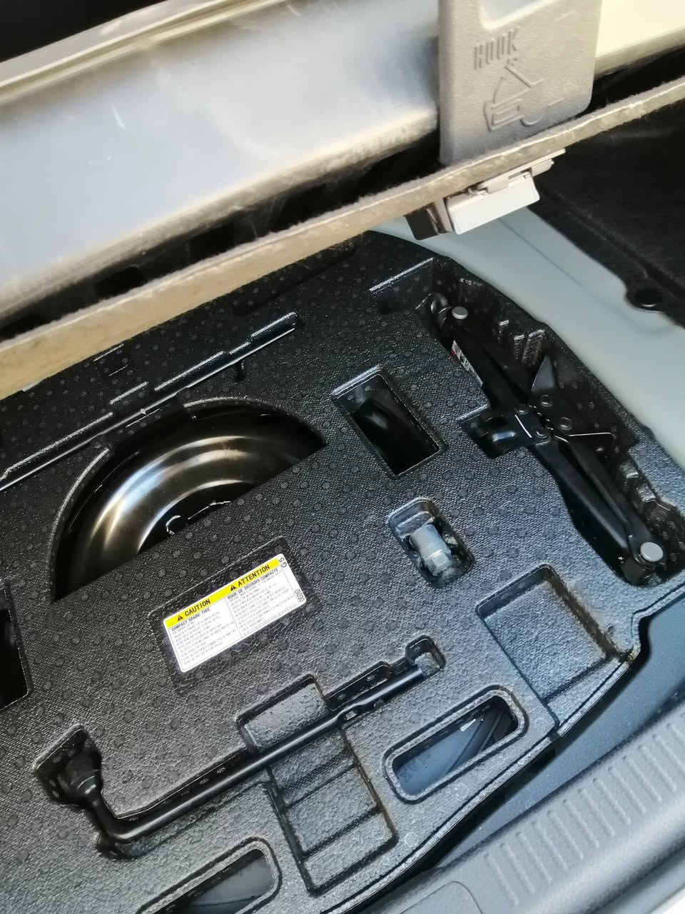 كامري موديل 23 LE وارد امريكي معروفه مواصفاتها رقم اربيل جديده ماشيه 17 الف اخت الزيرو  مكانه اربيل باسمي السعر 197 وبيه مجال 
***********
