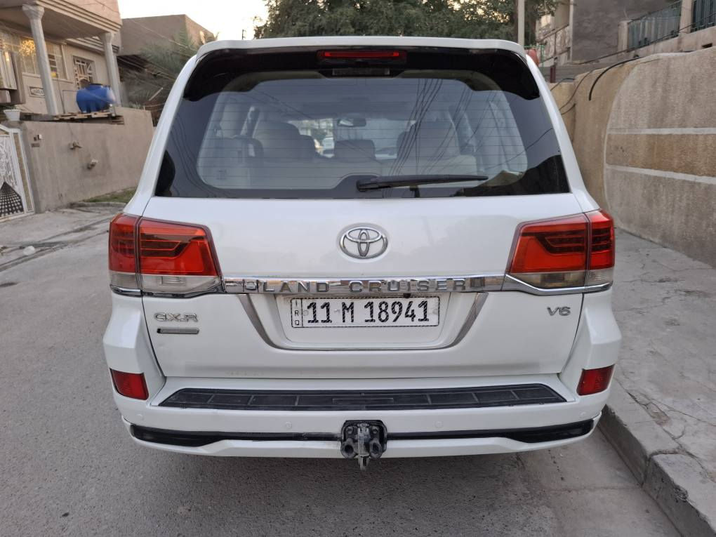 السلام عليكم للبيع او مراوس تويوتا جكساره موديل ٢٠١٥ بريم خليجيه فول مواصفات تدفئة وتبريد ثلاث قطع سبعه راكب شاشه كاميرا كهربائيات كلهه تشتغل صدر امامي وخلفي ممتاز تخم تاير نظيف فور ويل كشنات جلد وكهرباء هيترات بالكشن حساسات السياره مجفيه على صفحه السائق ومصبوغه عام شواصي مكفولات داخلها يحتاجله ترتيب بسيط كير ومحرك مكفولات تبريد ثلج مكانها بغداد الدوره ابو دشير هاتف *********** سعرها ٢٨٠ بغداد, العراق
